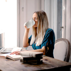 ⚡ Magnetic Automatic Self-Stirring Coffee Mug